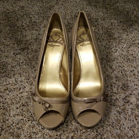 Nude pumps size 10 - Picture 2 of 2